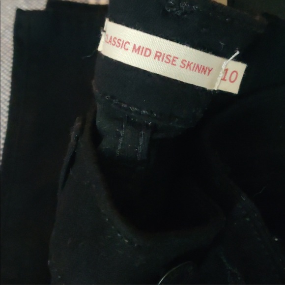 NWT.  Levi’s Classic Mid-Rise Skinny Jeans - Picture 4 of 5